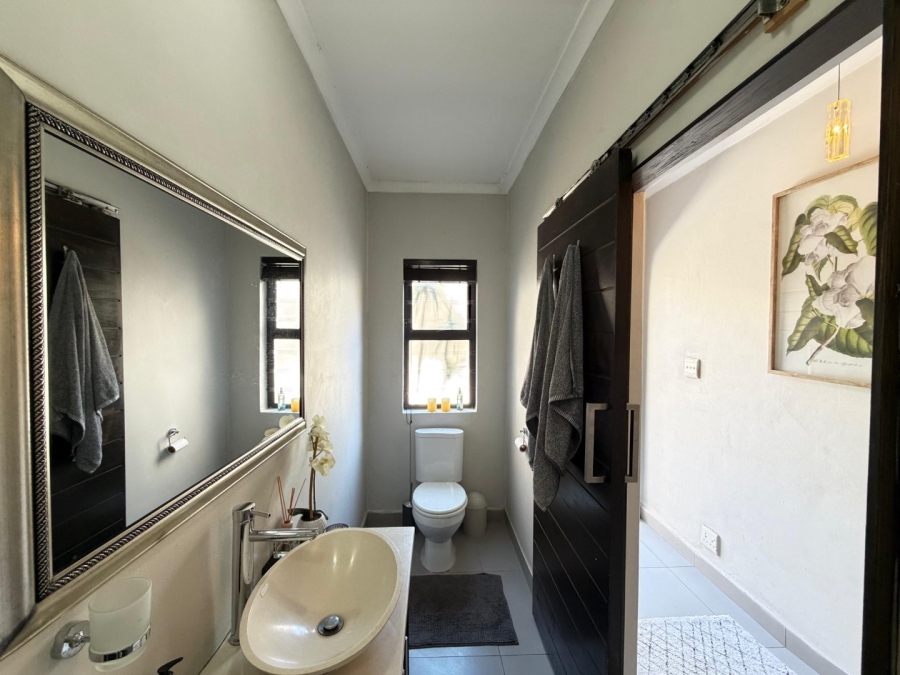 6 Bedroom Property for Sale in Vredehoek Western Cape